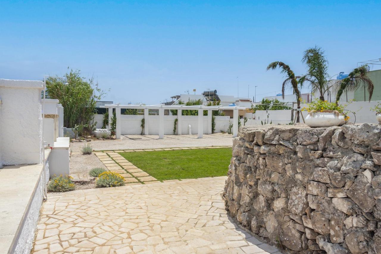 Trullo E Appartamenti Al Mare Torre San Giovanni Ugento Bagian luar foto