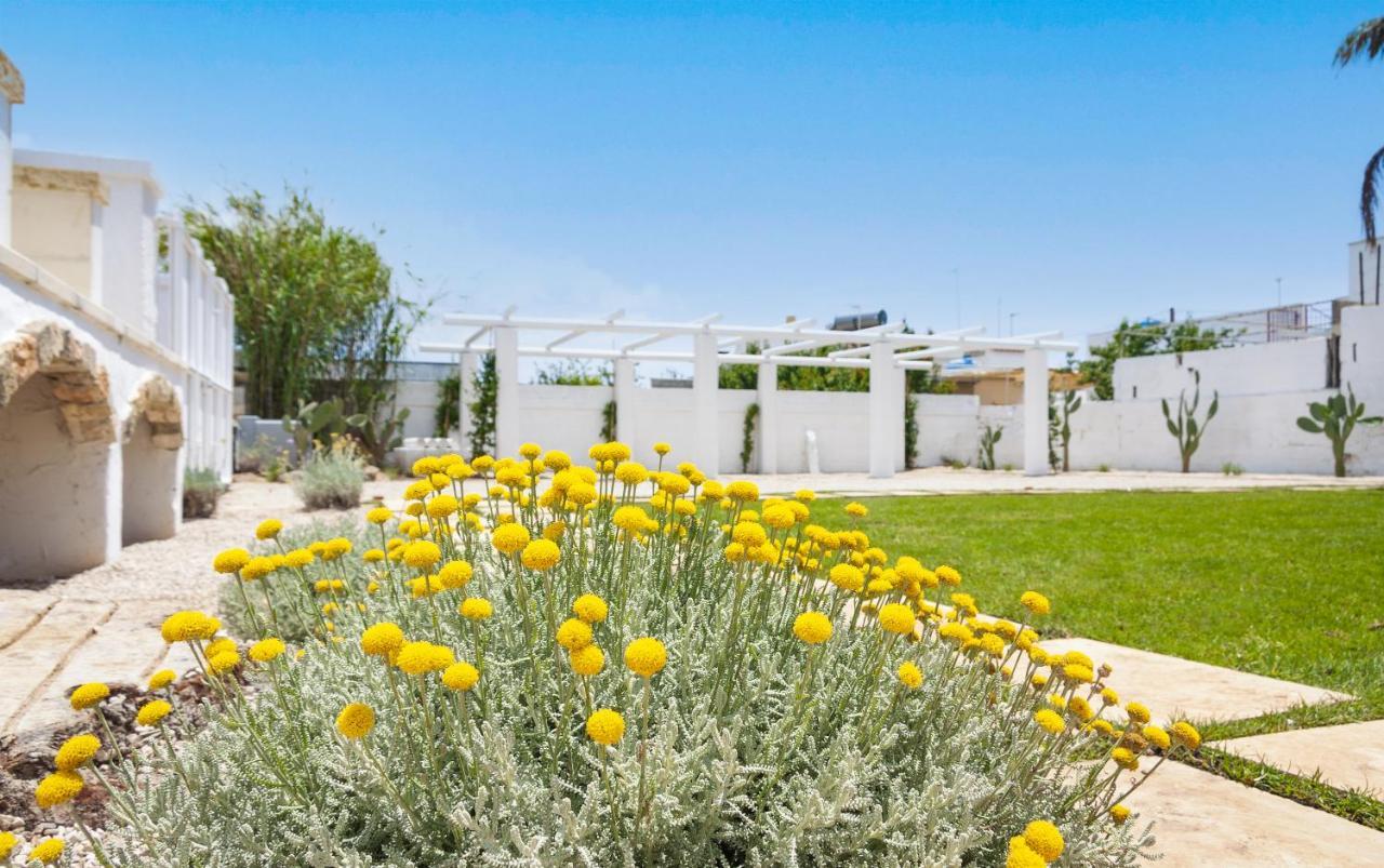 Trullo E Appartamenti Al Mare Torre San Giovanni Ugento Bagian luar foto