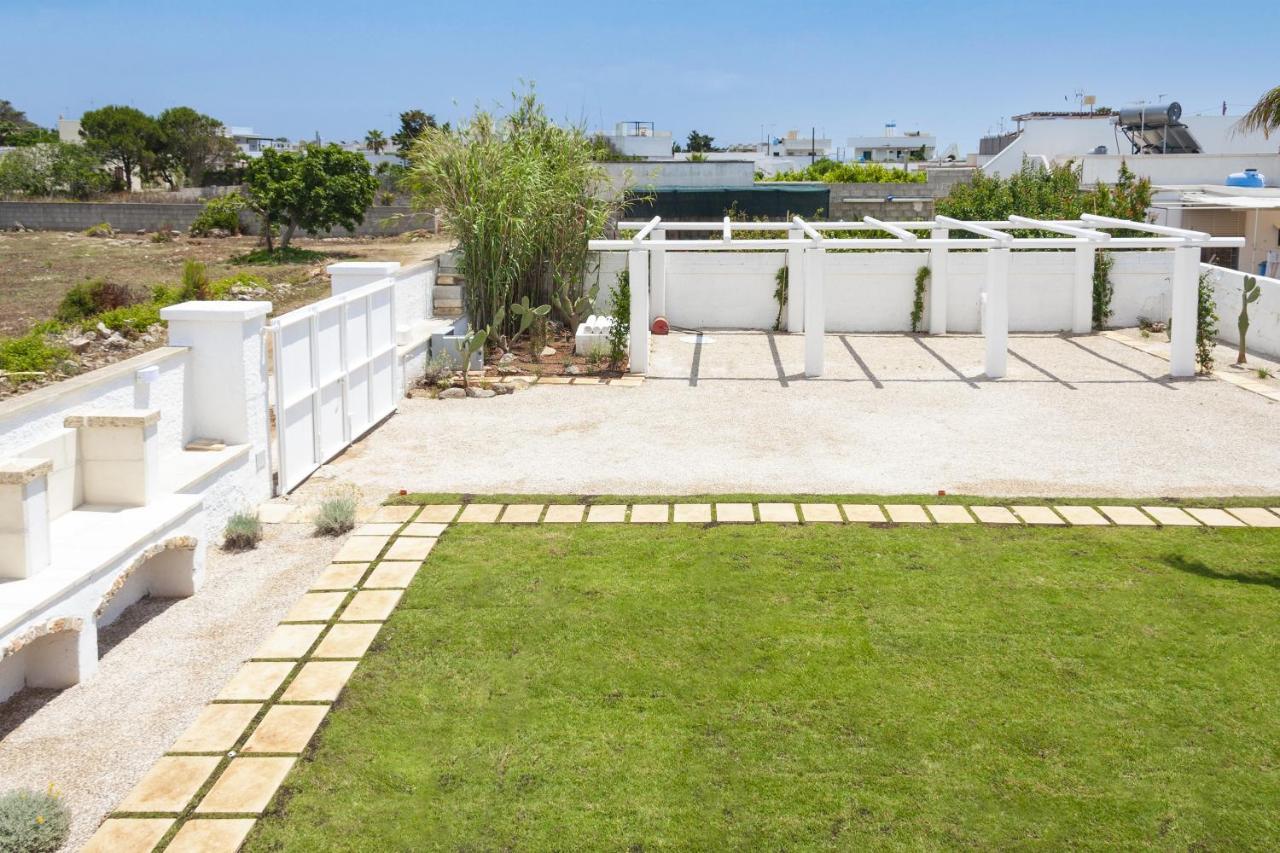 Trullo E Appartamenti Al Mare Torre San Giovanni Ugento Bagian luar foto