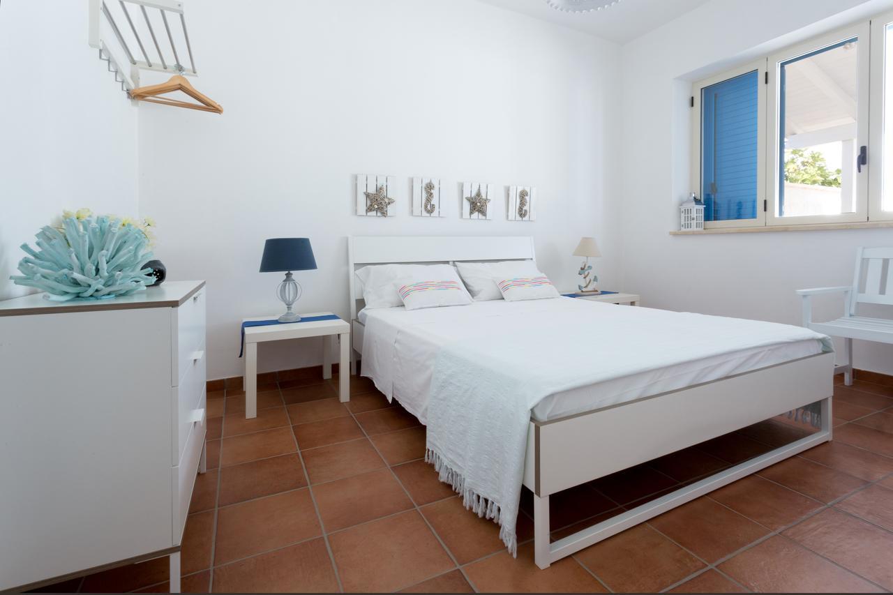 Trullo E Appartamenti Al Mare Torre San Giovanni Ugento Bagian luar foto